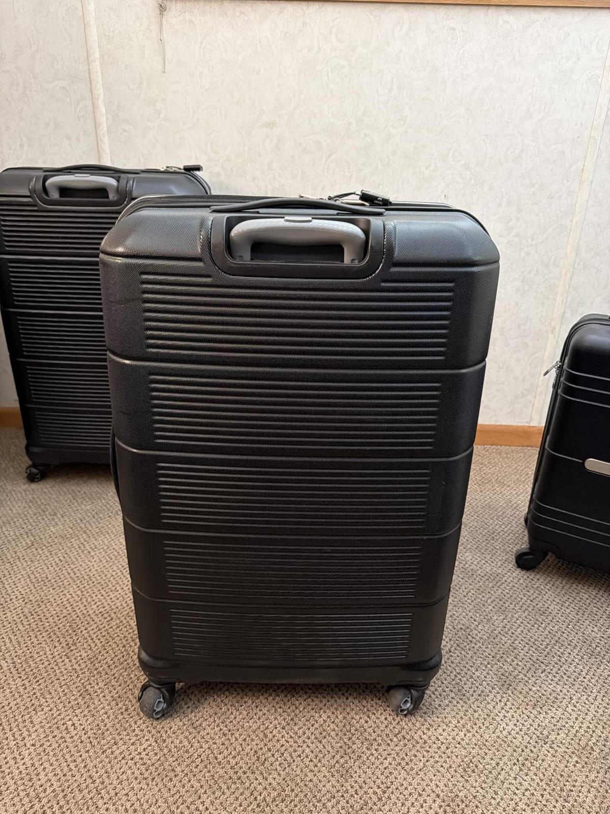 American Tourister Stratum 2.0 Expandable Hardside Luggage with Spinner Wheels, Checked-Large, Jade Green customer photo 1