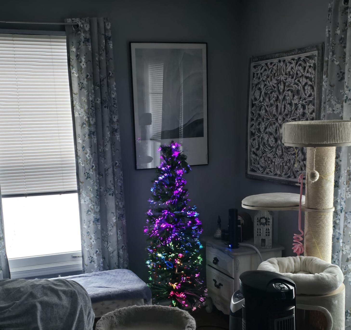 GOFLAME 6FT Pre-Lit Pencil Christmas Tree, Artificial Xmas Tree with Colorful Fiber Optics & 517 PVC Branch Tips, Festival Celebration Tree, Holiday Decoration Tree for Home, Shop & Party, Green customer photo 2