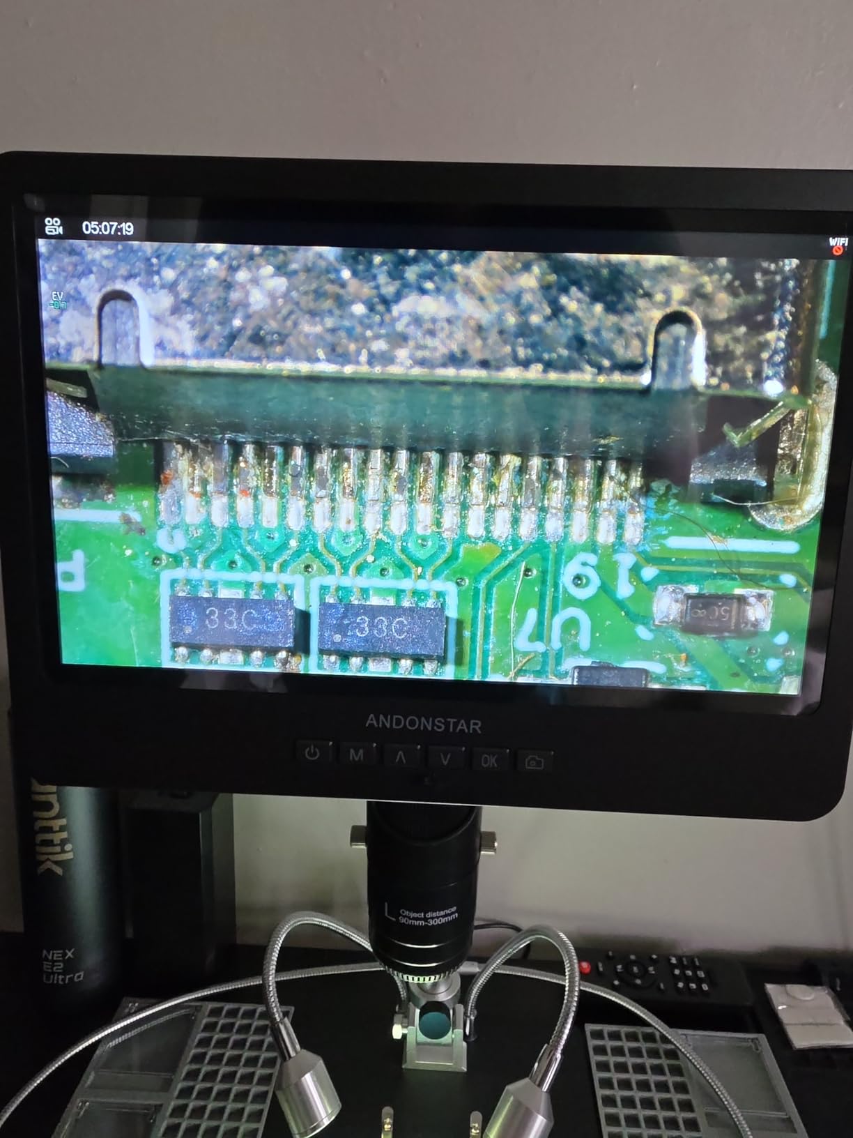 Andonstar AD246S-M Plus 2160P 7'' HDMI Soldering Digital Microscope | 2000x 3 Lens, Soldering Microscope Station with Helping Hands, Tool Holder, Anti-Static Mat, Coin Full View, 32GB Card customer photo 2