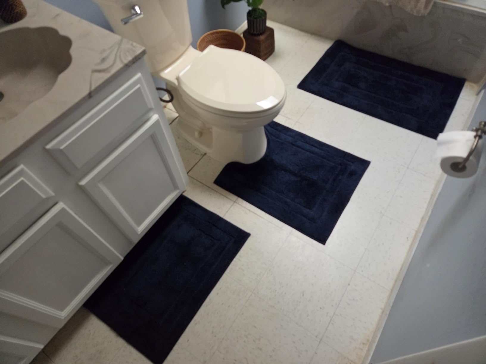 HOMEIDEAS Grey Bathroom Rugs Set of 3, Non Slip Bath Mats | Super Absorbent, Plush Microfiber, Machine Washable, Stain Resistant, Easy Care, Perfect for Modern Bathroom Decor customer photo 2
