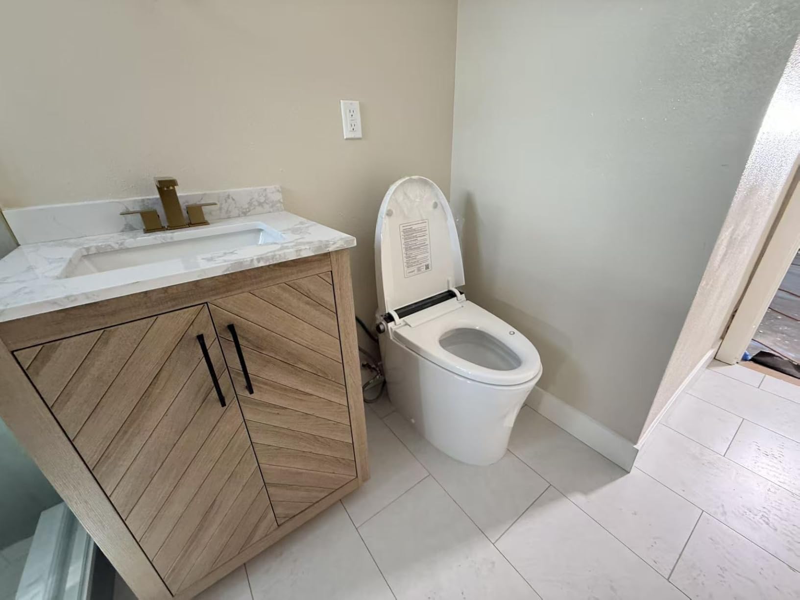 CANEST Smart Toilet, Smart Toilet with Bidet Built in, ADA Comfort Height, Intelligent Temp Control, Foot Sensor Operation, Warm Water, Heated Seat, Air Dryer, Digital Display (TC-100GE) customer photo 1