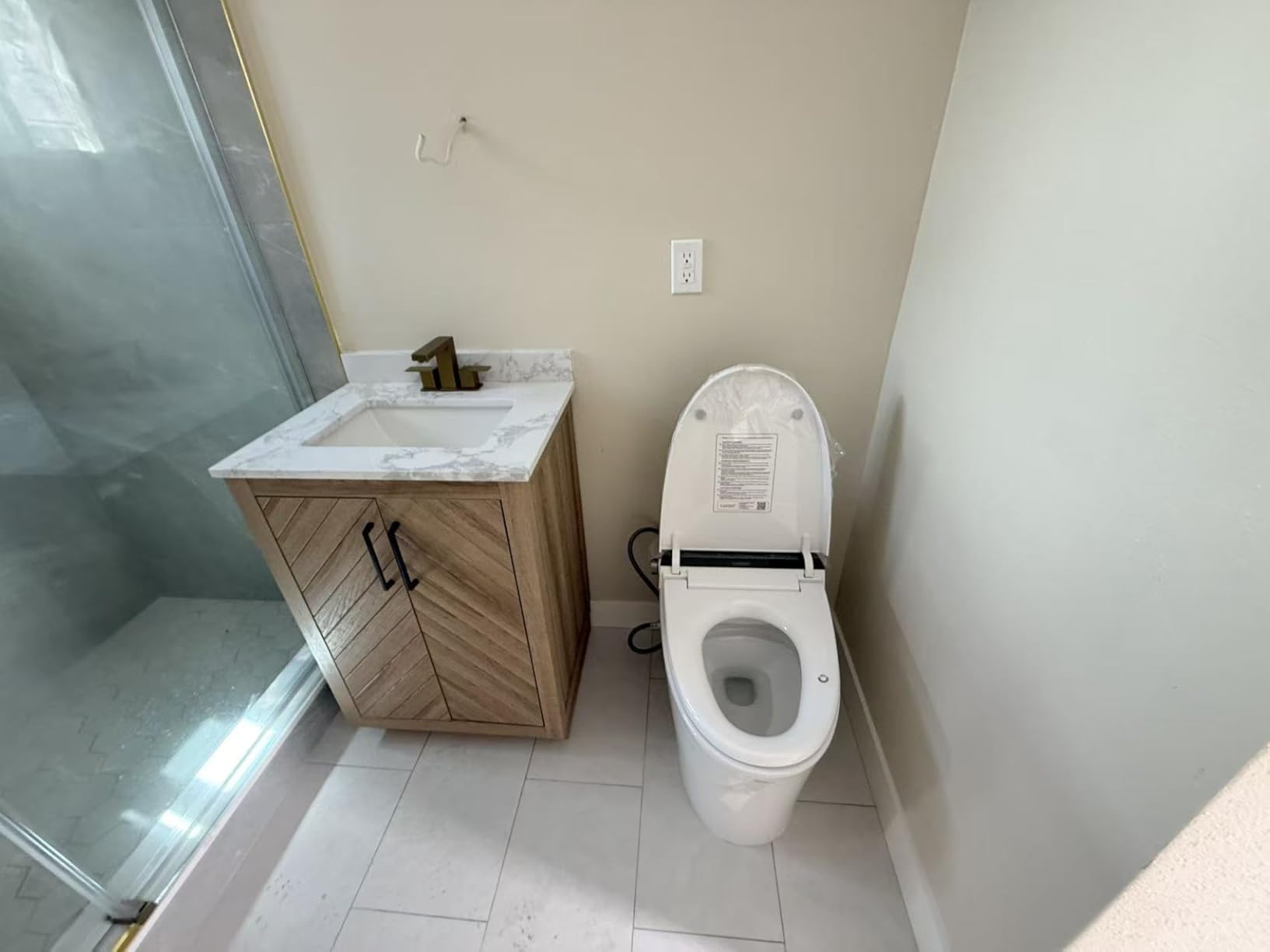 CANEST Smart Toilet, Smart Toilet with Bidet Built in, ADA Comfort Height, Intelligent Temp Control, Foot Sensor Operation, Warm Water, Heated Seat, Air Dryer, Digital Display (TC-100GE) customer photo 2