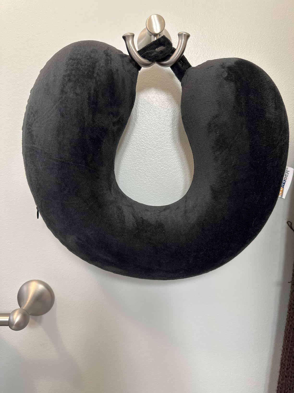 SAIREIDER Travel Pillow 100% Pure Memory Foam Travel Neck Pillow, Airplane Pillow for Traveling、Car、Home、Office,Washable Cover(Black) customer photo 2