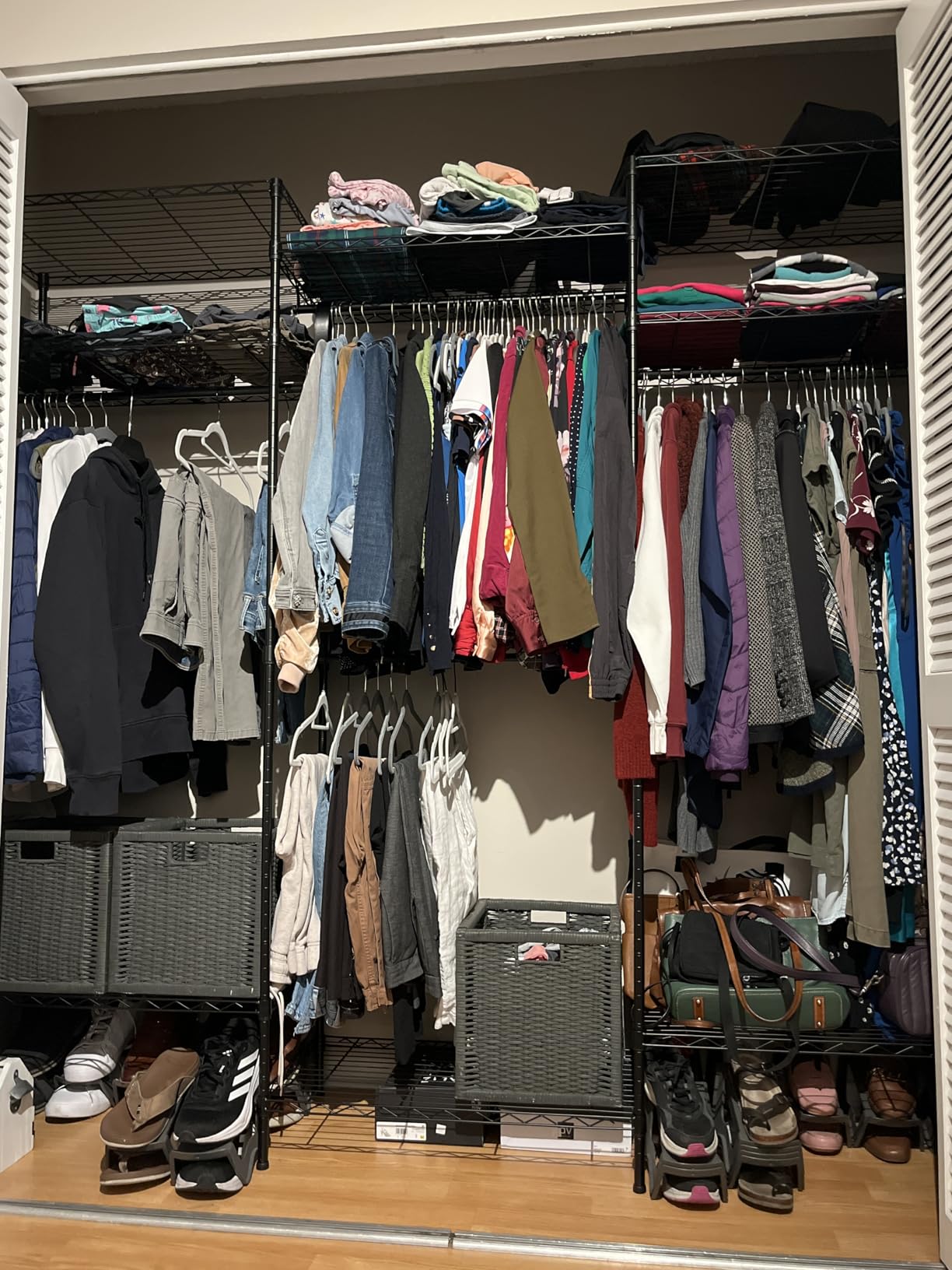 VIPEK V5 Plus Heavy Duty Clothes Rack, Large Modular Closet System, Black | 1040 lbs Load, 4 x 29.1 in hanging rods, 8 x shelves (2 adjustable) customer photo 2