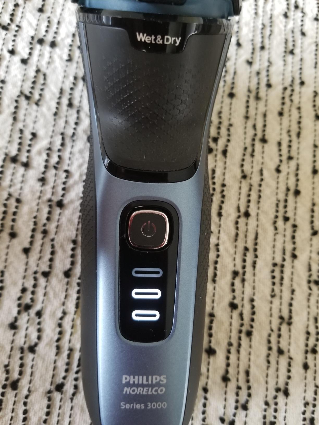 Philips Norelco 3600 Electric Shaver, Storm Blue | 27 Self Sharpening ComfortCut Blades, 5D Pivot & Flex Heads, Wet or Dry Use, Includes Travel Pouch, S3243/91 customer photo 2