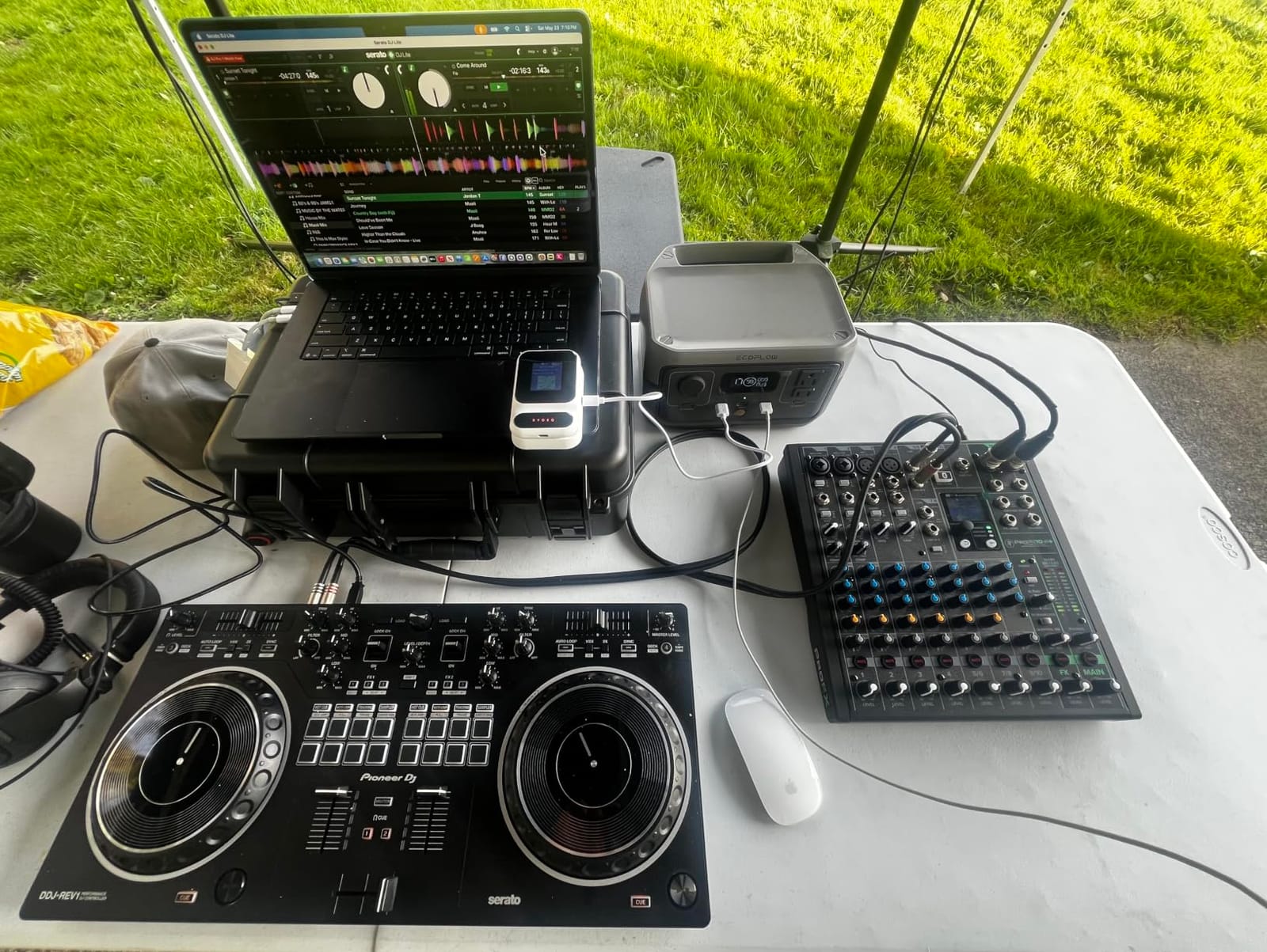 Mackie ProFX10v3+ 10-Channel Professional Analog Mixer with USB, Onyx Mic Preamps, GigFX Effects Engine, and Bluetooth | 4 Onyx Mic Pres, 24-Bit/192khz USB-C 2x4, Editable Gigfx Plus Fx with LCD, Bi-Directional Bluetooth, 48V Phantom customer photo 2