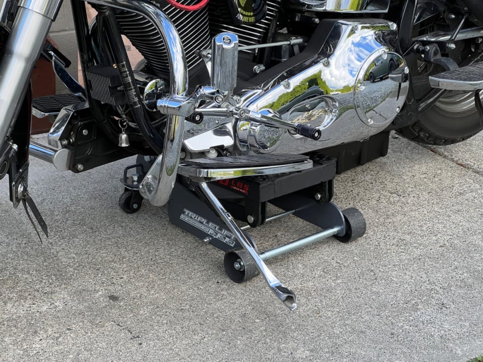 Powerbuilt Big Wheel Triple Lift Garage Jack, 3000 Pound Off Road Lift, Truck, Car, Motorcycle 1.5 Ton Capacity, 620613ECE customer photo 2