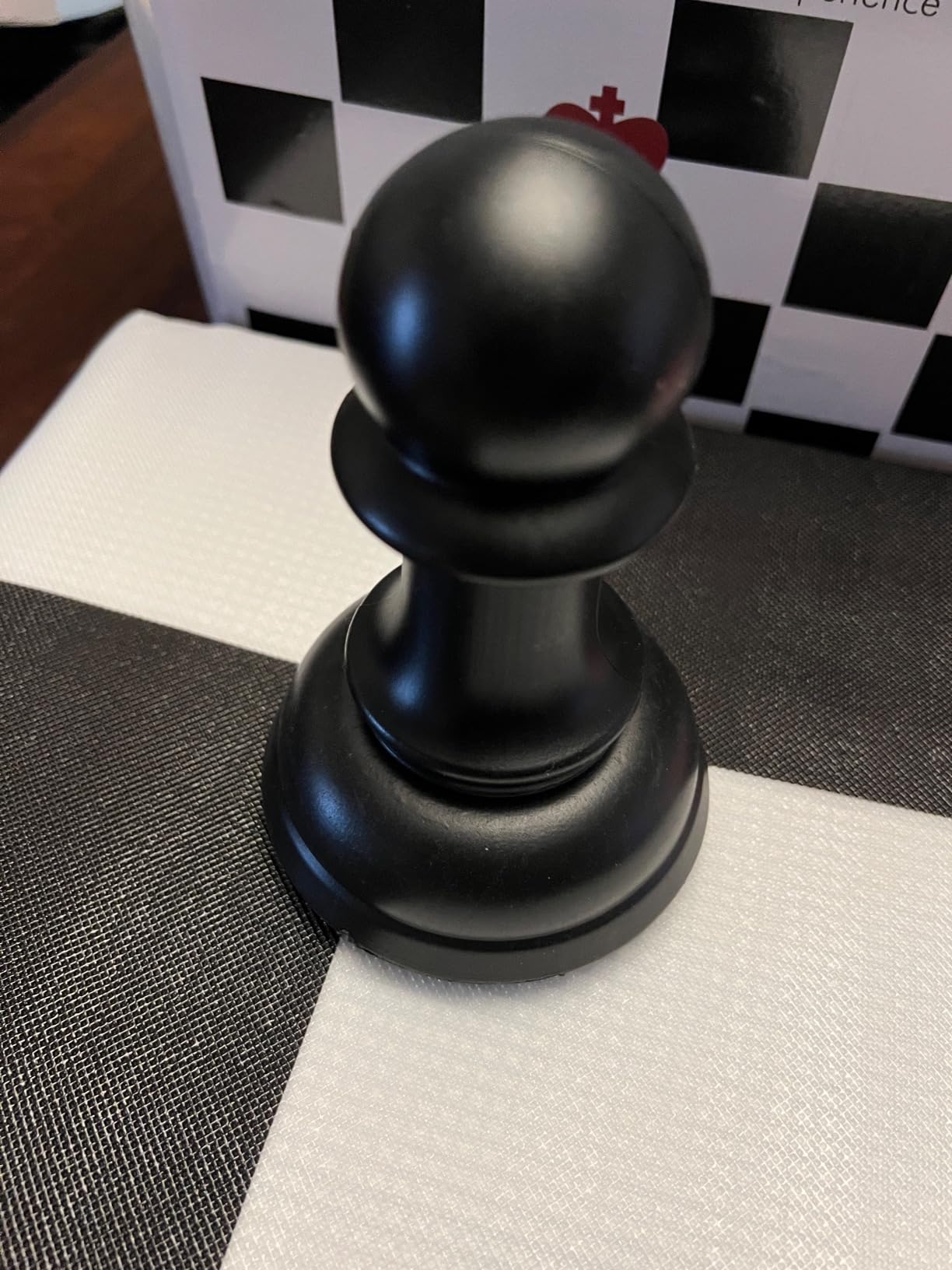 ELONGDI Giant Outdoor Chess Set Oversized Plastic Chess Pieces with Bases Lightweight 71
