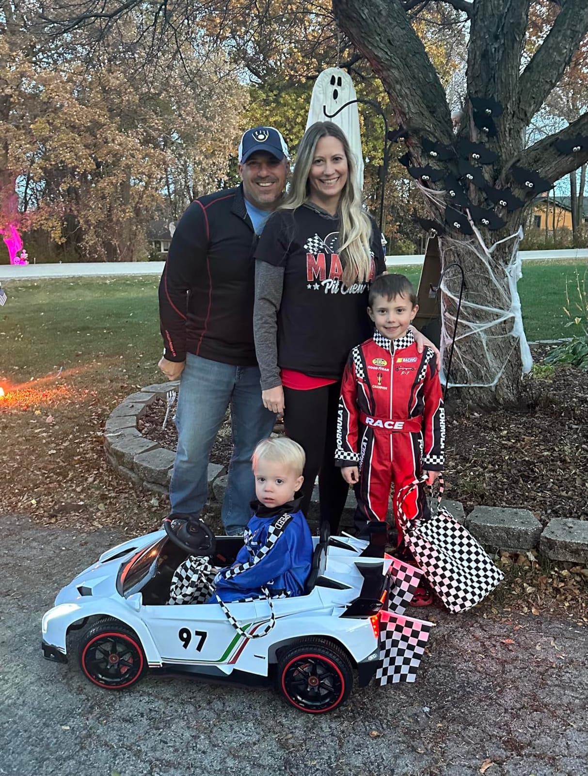 INFANS 2 Seater Kids Ride on Car, 12V 4WD Licensed Lamborghini Veneno Powered Electric Vehicle with Hydraulic Doors, Rocking Mode, Adjustable Speeds, Remote Control, MP3, Headlight (White) customer photo 1