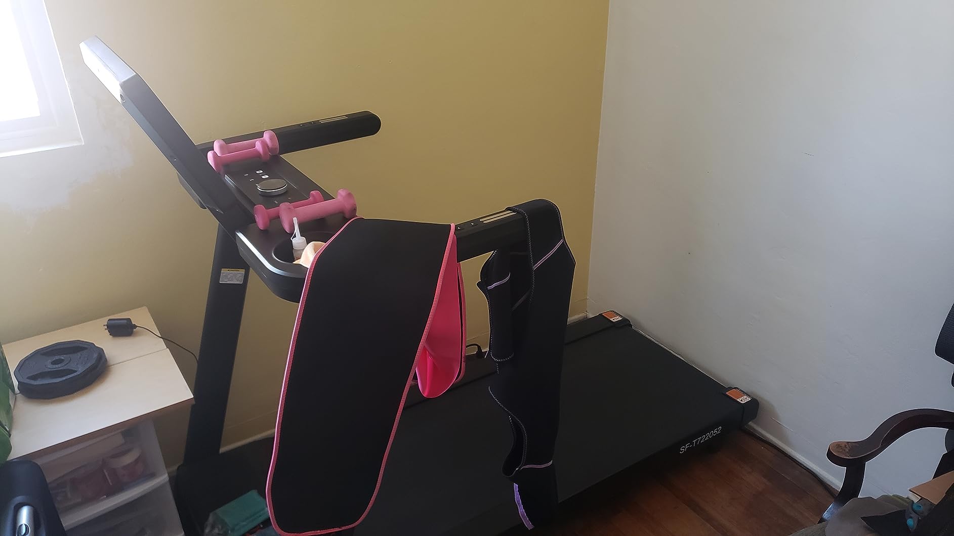 Sunny Health & Fitness Foldable Auto Incline Treadmill & 20