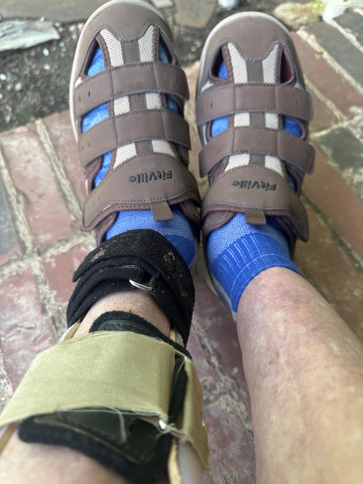 FitVille Diabetic Sandals for Men Wide Width with Arch Support Comfortable Mens Diabetic Sandals Fully Adjustable Straps Lightweight customer photo 2