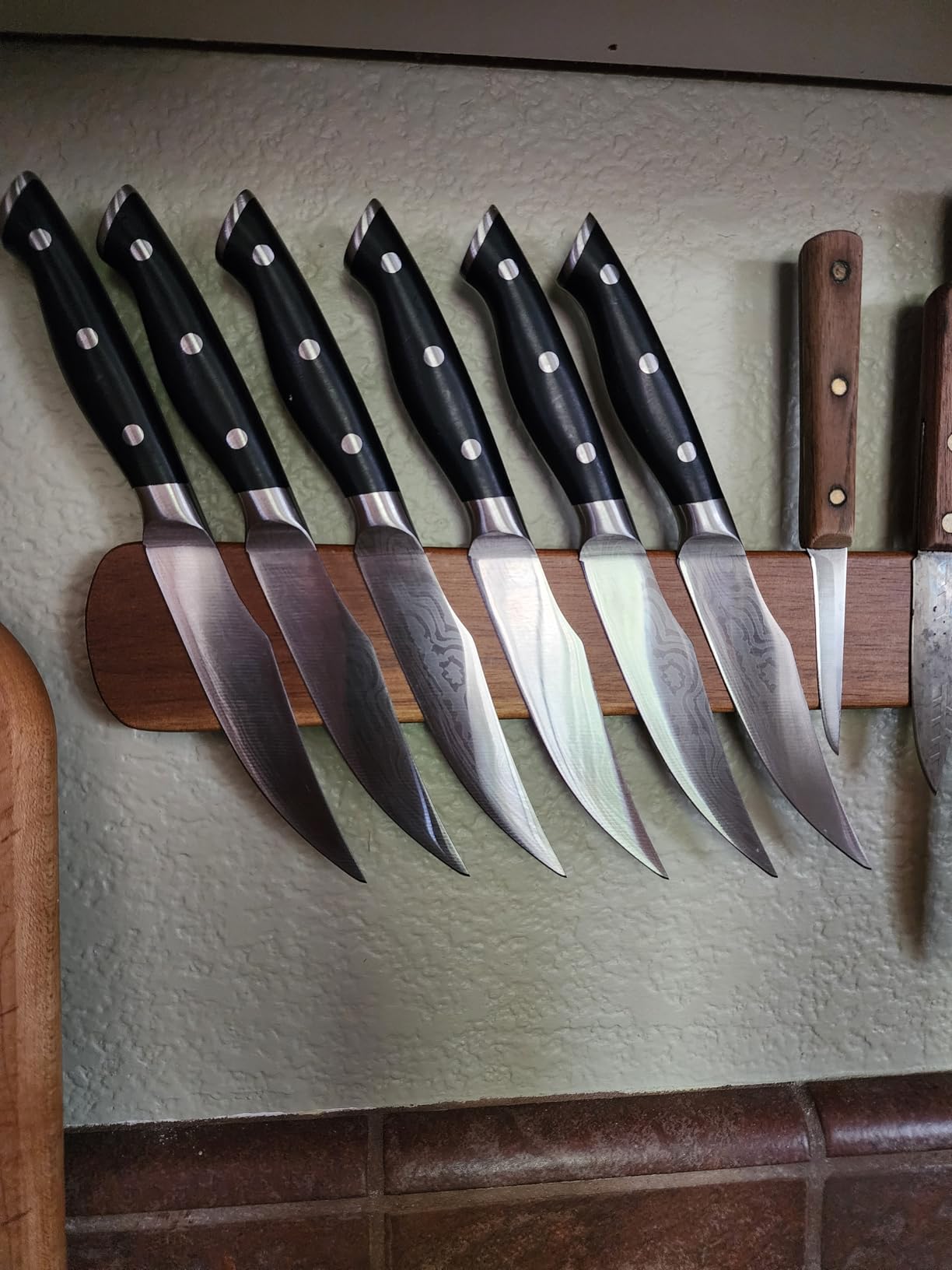 CoquusAid Steak Knives Set of 6, Non Serrated Dinner Knives with Rest | 4.8 Inch, Razor-Sharp, German Stainless Steel Damascus Pattern Full Tang Forged customer photo 2