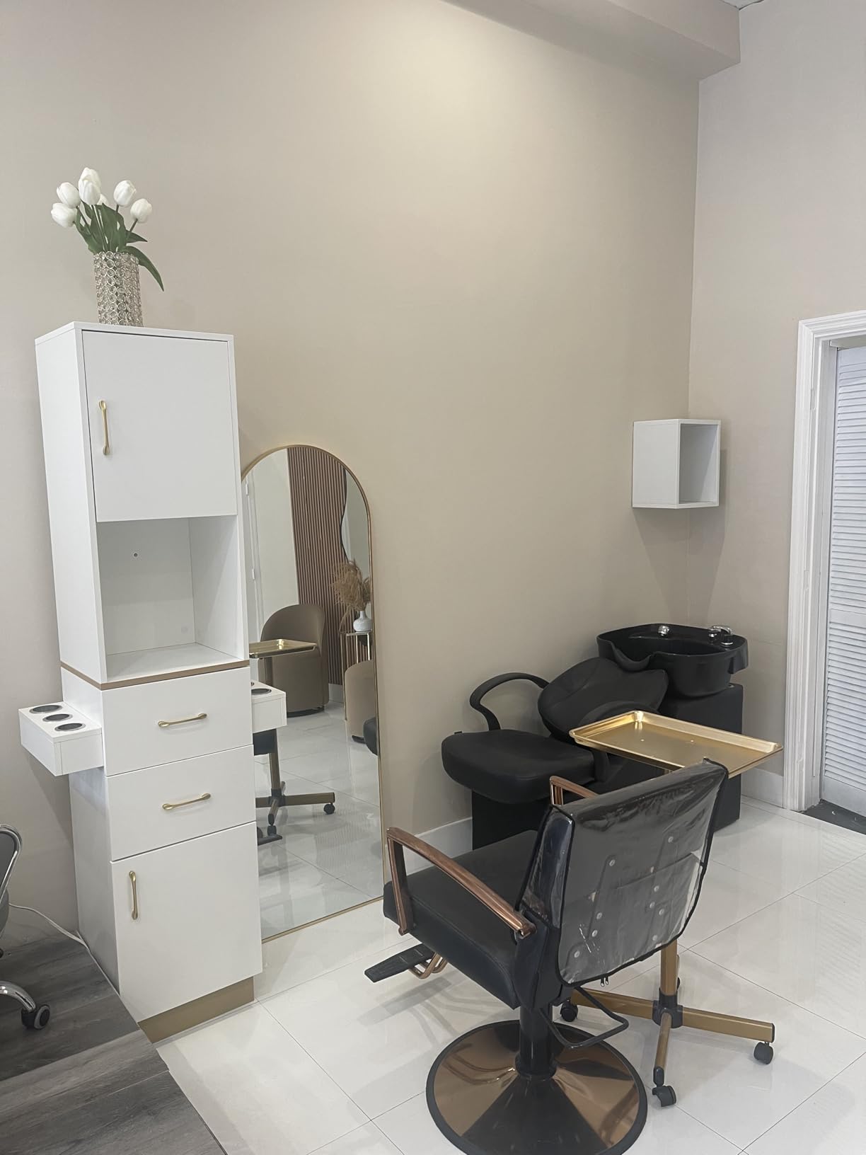OmySalon Salon Stations for Hair Stylist, Barber Station Hair Salon Station, Beauty Salon Spa Equipment with 2 Drawers, 2 Storage Cabinet, 6 Hair Dryer Holders for Hair Styling, Black Gold customer photo 1