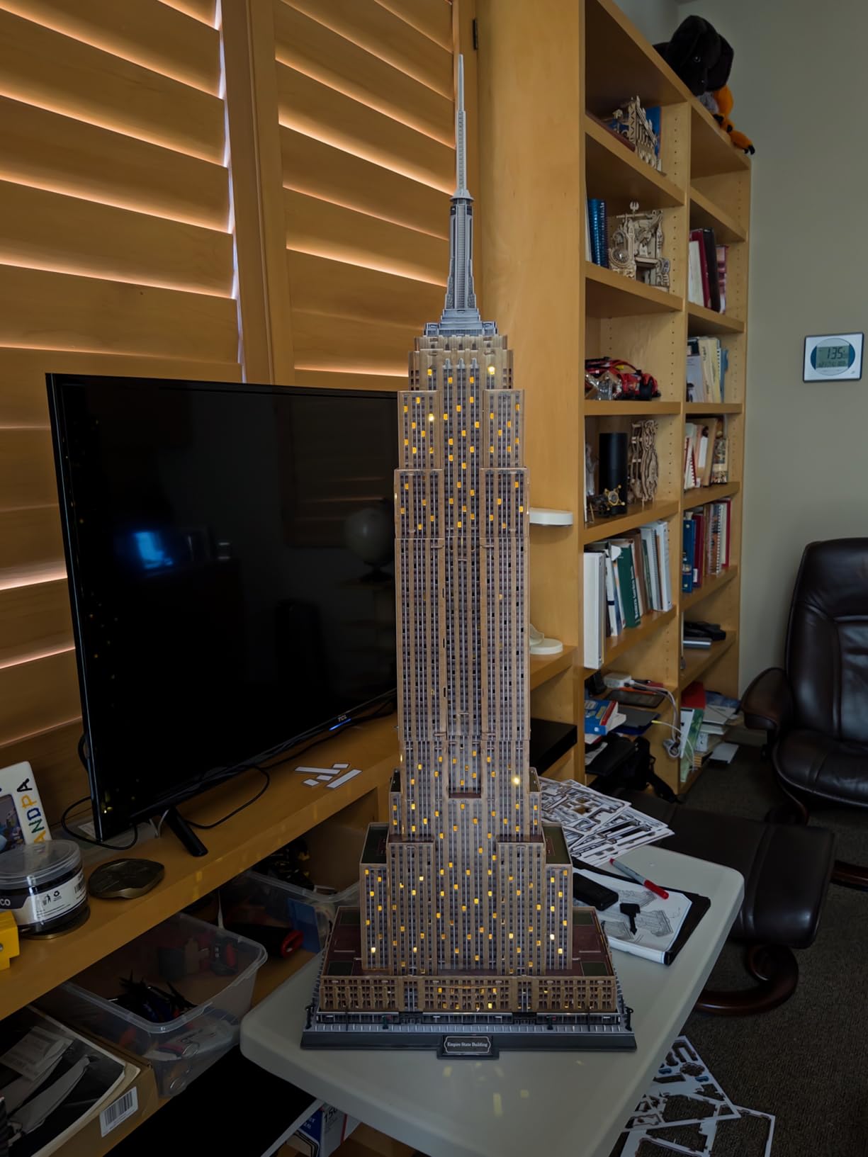 4D Build Empire State Building Replica 3D Puzzle Model Kit for Adults | 479 Premium EPS Foam Pieces, No Glue or Tools Required, Home Decor Collectible Figure for Display, Screen-Free Hobby Ages 12+ customer photo 1