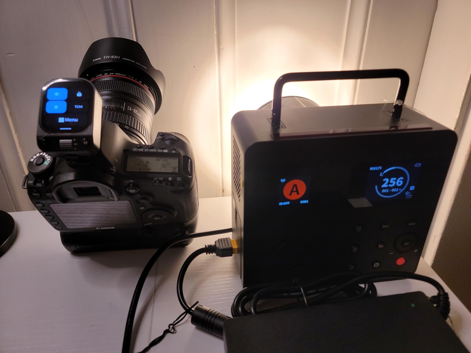 NEEWER Q4 400Ws 2.4G TTL Outdoor Studio Flash (New Look), Compatible with Godox, 1/8000s HSS/2800mAh Battery/30W Modeling Lamp/400 Full Power Flash Strobe Light Photography Bowens Mount Monolight customer photo 2