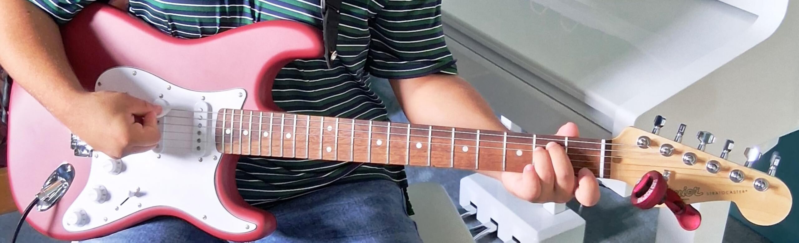 Squier Debut Series Stratocaster Electric Guitar, Beginner Guitar, with 2-Year Warranty, Includes Free Lessons, 2-Color Sunburst with Matte Finish customer photo 1