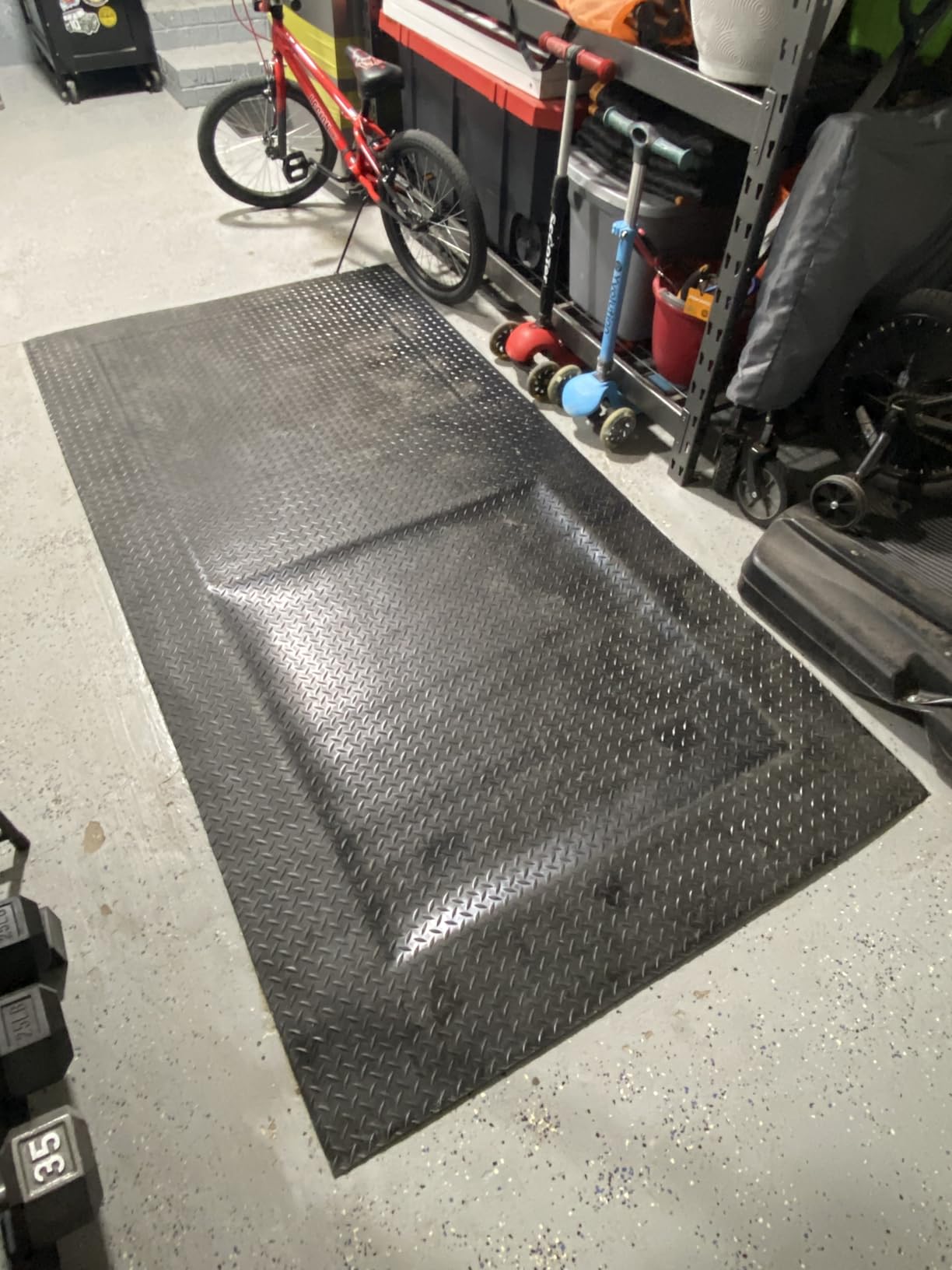 VEVOR Diamond-Plate Rubber Flooring Roll, 3 mm x 4 ft x 6 ft Garage Floor Mat, SBR Rubber Garage Flooring Roll, Diamond Plate Rubber Mat for Under Cars, Garage Industry Gym, Black customer photo 2