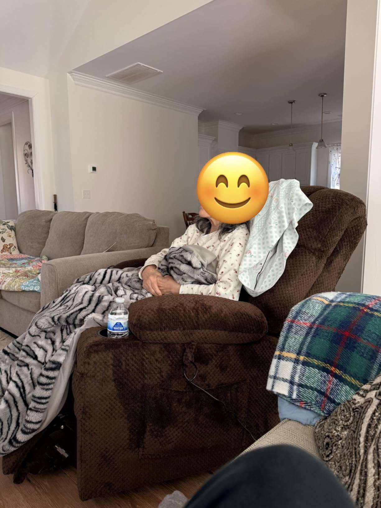 MCombo Oversized Dual Motor Power Lift Recliner Chair for Elderly R7891 | Heat and Massage, Zero Gravity Lift Chair, Infinite Position, Lay Flat, USB Ports, Big & Tall, Fabric (Large-Wide, Navy Blue) customer photo 2