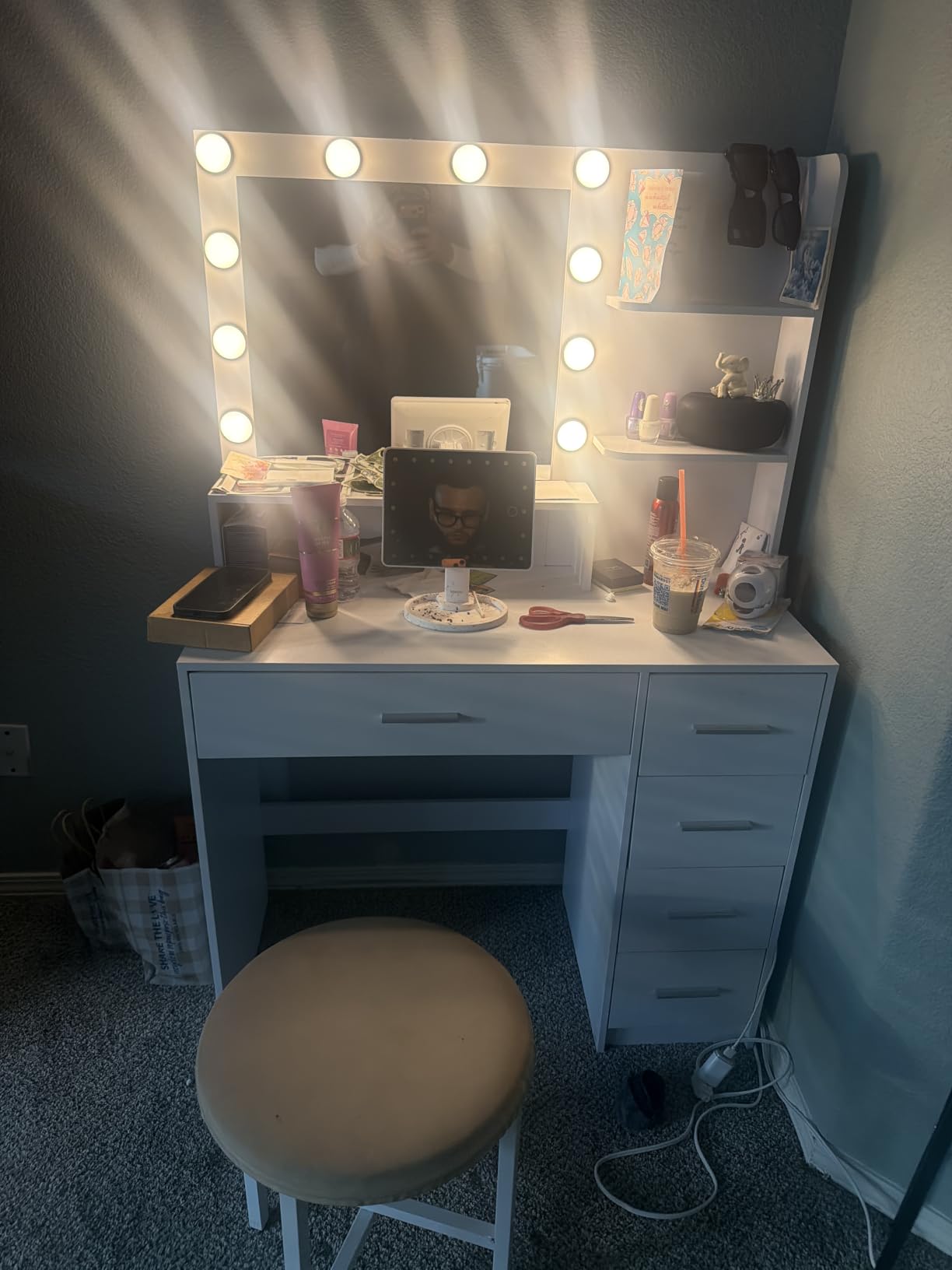 Quimoo Vanity Desk with Mirror & Lights, Makeup Vanity with 5 Drawers & Storage Shelves, White Vanity Table, 3 Color Modes & Adjustable Brightness, Dressing Table, Bedroom customer photo 2