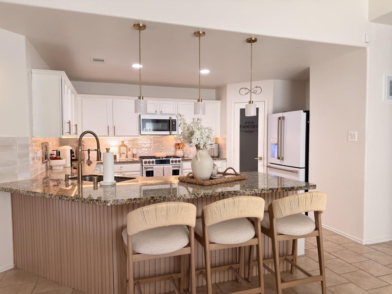 Delta Rhett Pro Style Commercial Kitchen Faucet with Pull Down Sprayer, Chrome 18829-DST customer photo 2
