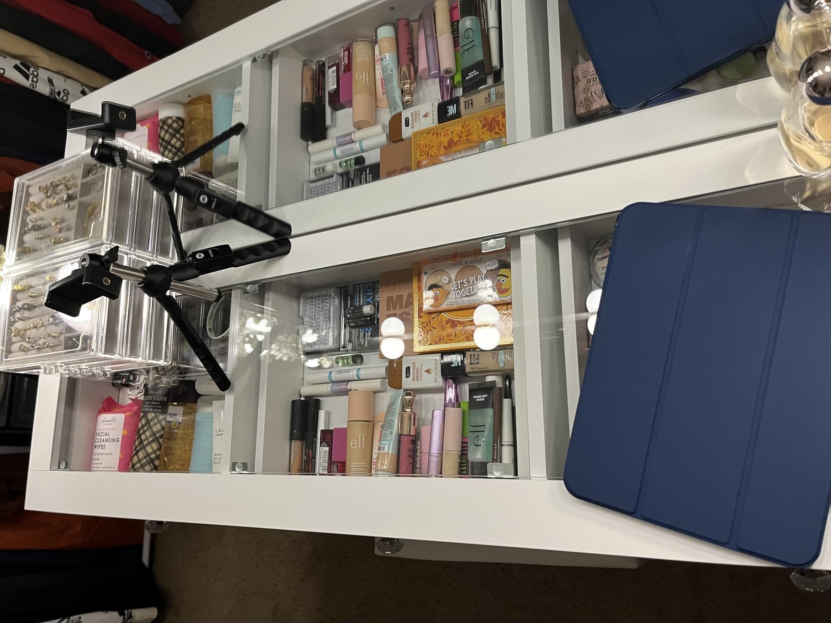Yanosaku Vanity Desk & Power Outl, Makeup Vanity with Mirror and 12 LED Lights, Makeup Table with 11 Drawers, Vanity Table with Chair,Set 3 Lighting Modes Brightness Adjustable-(White) customer photo 2