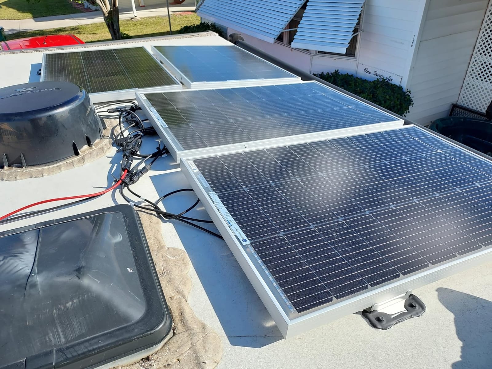 ECO-WORTHY 400W Solar Panels N-Type 4pcs 100 Watt 18V Monocrystalline | IP68 Waterproof, 16BB, Perfect for Off Grid PV Power for Home, Camping, Boat, Shed Farm, RV,12V/24V battery customer photo 1