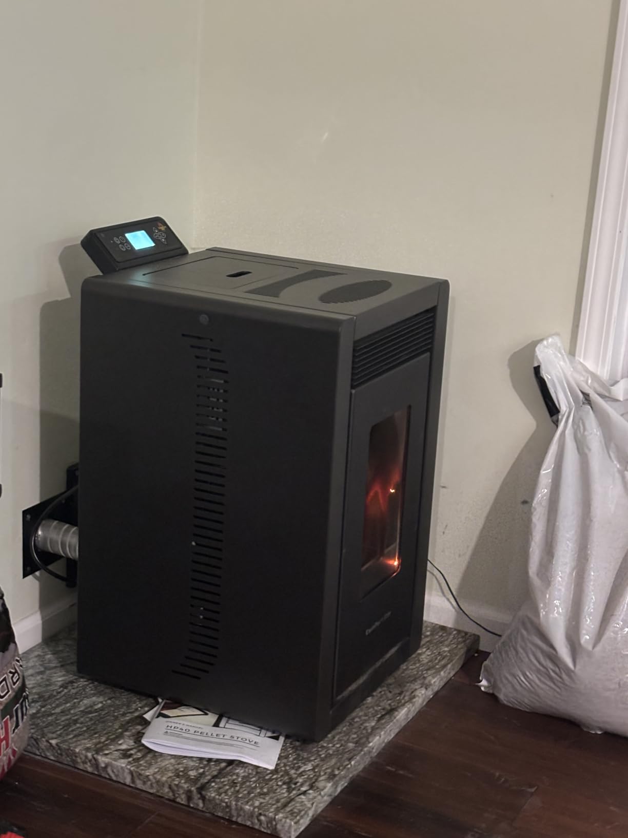 Generic Comfortbilt Small Mini Pellet Stove HP 40 1,500 ft² 25 LB Hopper Apline Series, Black customer photo 1