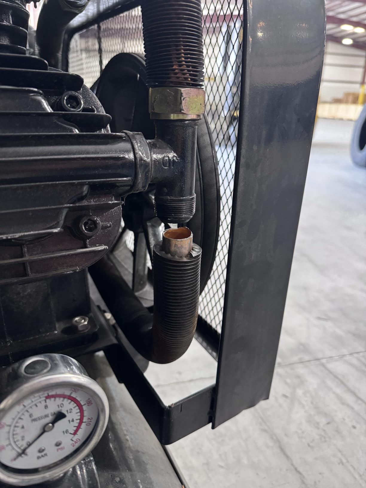 VEVOR 15HP Gas Powered Air Compressor, 30 Gallon Horizontal Air Compressor Tank, 33CFM@115PSI Gas Driven Piston Pump Air Compressed System with 115PSI Max Pressure for Construction Sites Workshop customer photo 2