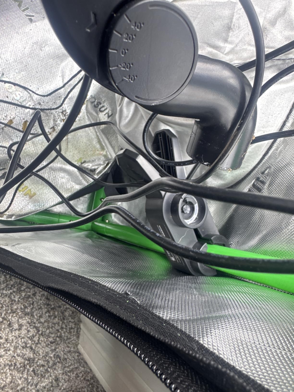 VIVOSUN AeroWave E9 Grow Tent Auto Oscillating Clip Fan, 9