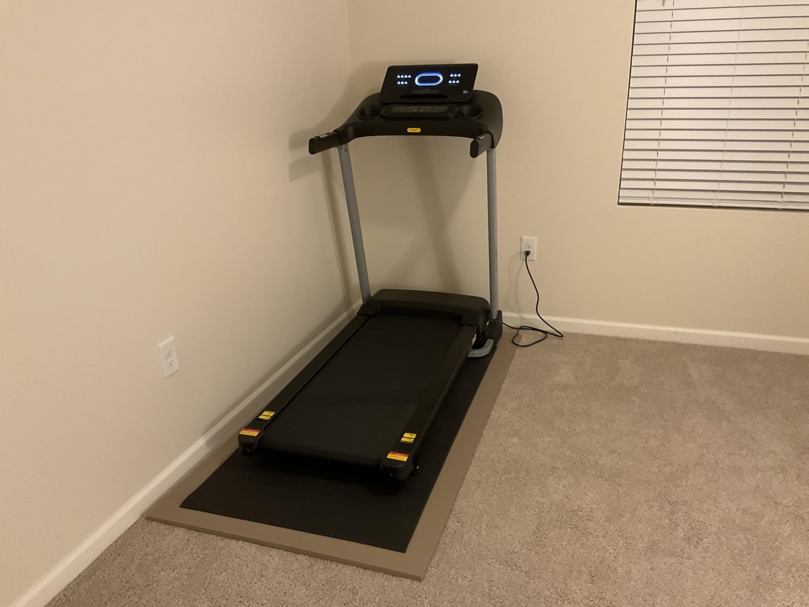 HUAGEED Treadmills for Home, 18% Auto Incline, Heavy Duty 400LBS Capacity | Quiet 3.5 HP Motor; 36 Workout Programs; Extra-Wide Running Belt; Walking & Running Exercise; Smart Bluetooth Connectivity customer photo 1