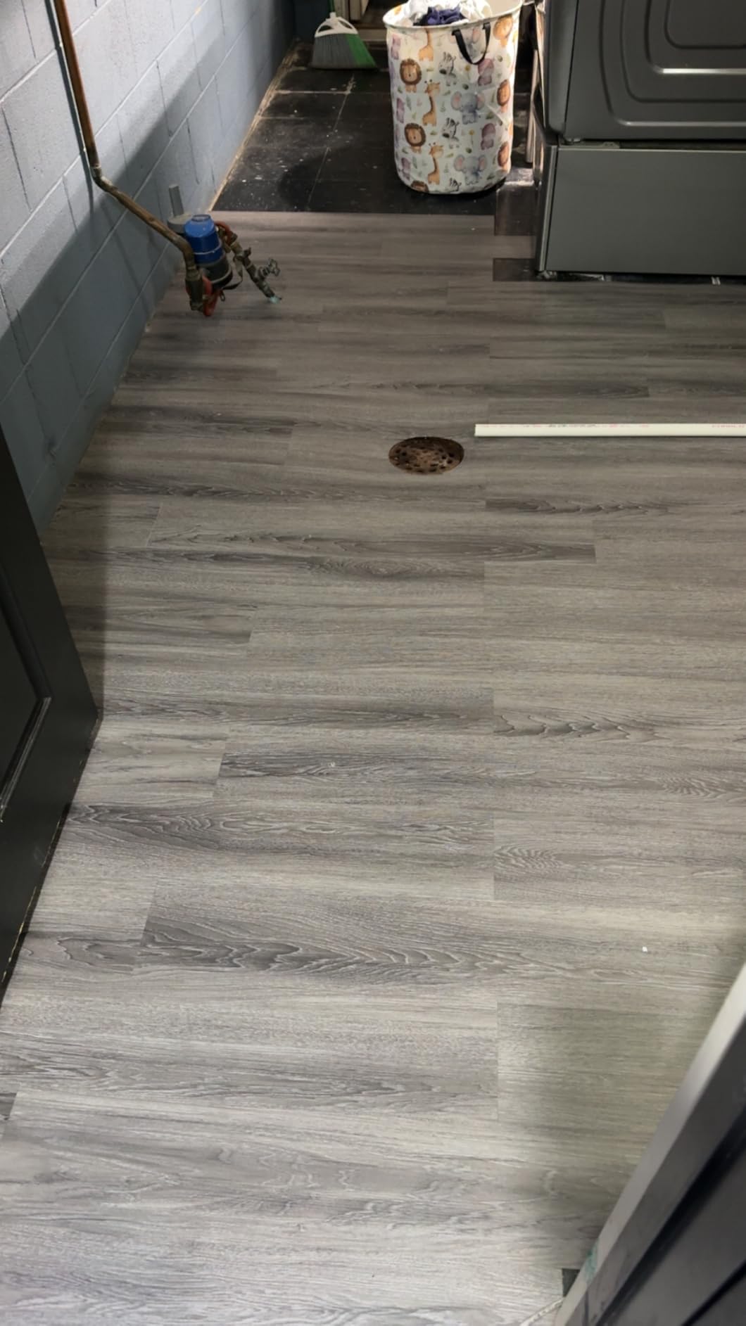 INMOZATA 36 Pack Peel and Stick Floor Tile Waterproof Vinyl Plank Flooring | 54 Sq.Ft, Heat-resistant, Wood-grain Self Adhesive Flooring for DIY Bedroom Living Room Bathroom Kitchen (Deep Gray) customer photo 2