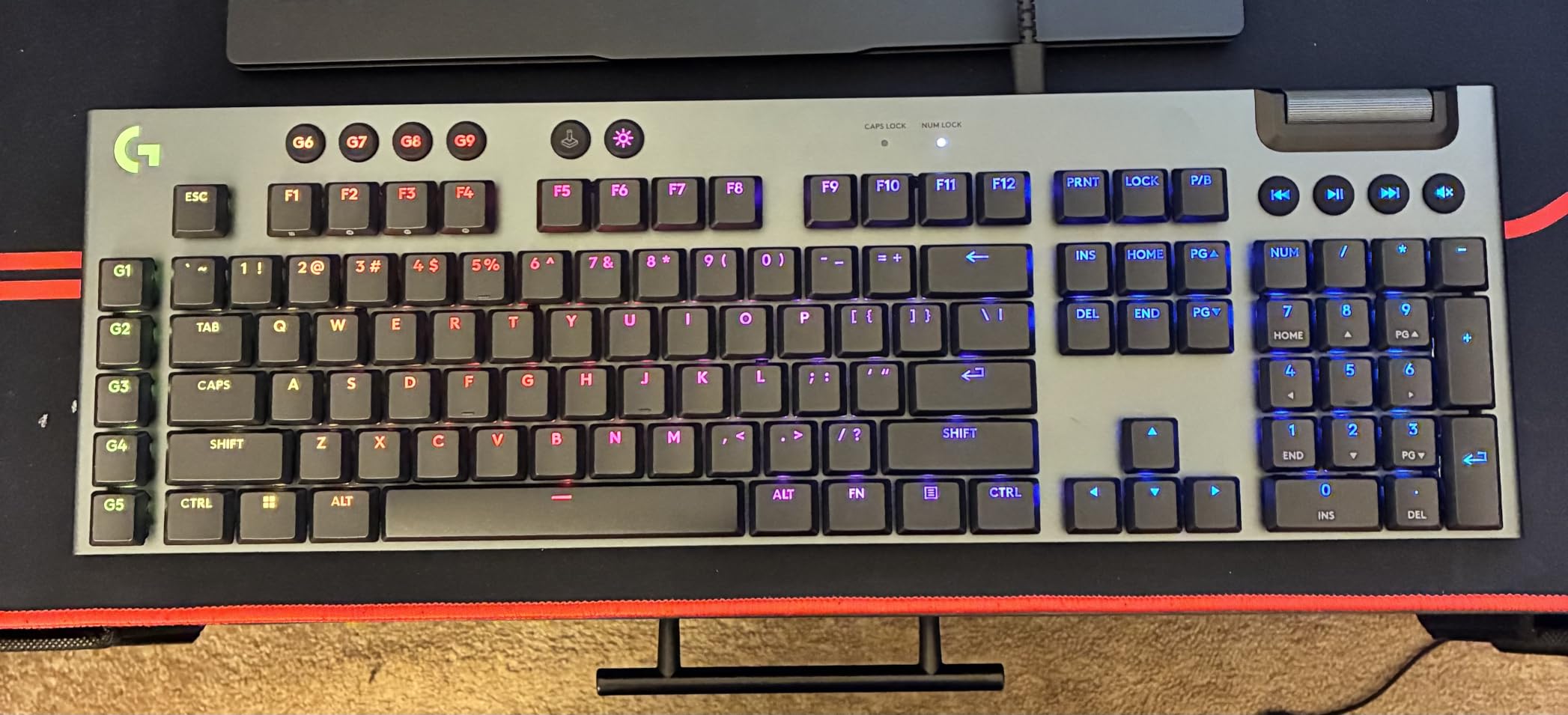 Logitech G915 X Wired Gaming Keyboard (Linear)- Black | Low Profile, Mechanical Switches, Double-Shot PBT Keycaps, RGB lighting, Aluminum finish, PC/Mac Compatible customer photo 1
