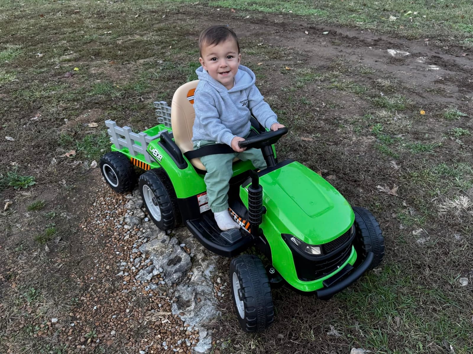 ARBELI 12V 7AH Kids Ride On Tractor with Trailer & Remote Control customer photo 2