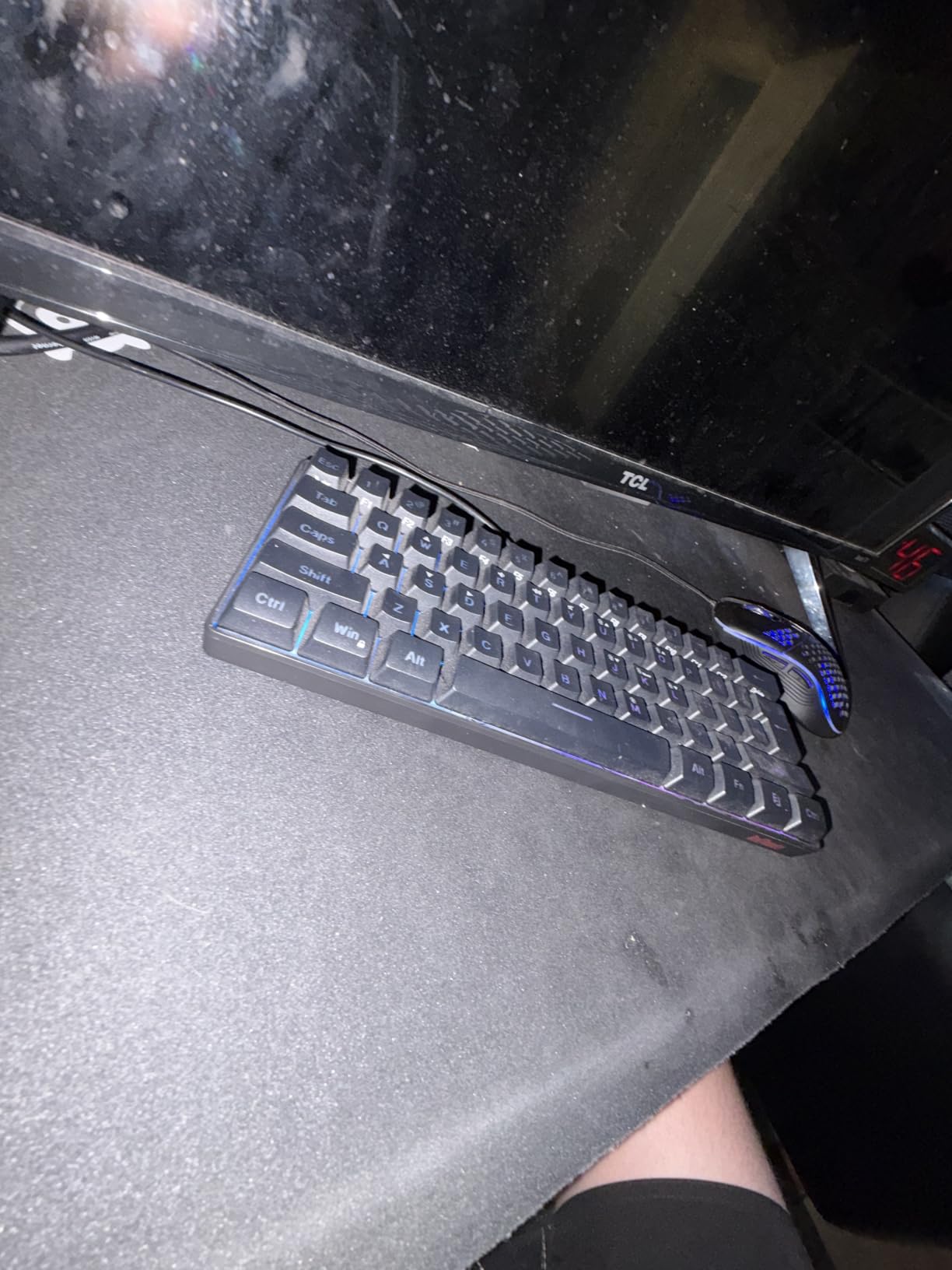 SteelSeries QcK Gaming Mouse Pad - XXL Cloth - Peak Tracking and Stability - Esports Mousepad - Never-Slip - Full Desk Coverage customer photo 1