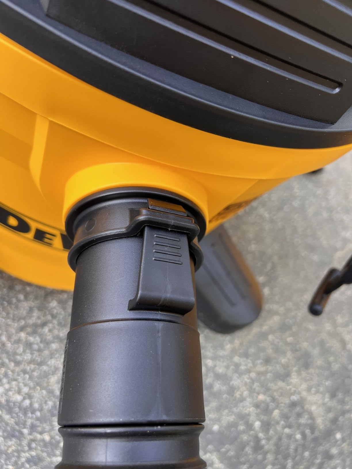 DEWALT STEALTHSONIC Wet Dry Shop Vac 6 Gallon, Shop Vacuum Wet and Dry 5 HP, Ultra Quiet Shopvac with Powerful Suction, Wet Dry Vacuum Cleaner for Home, Garage, Workshop, Jobsite, DXV06P-QT customer photo 2