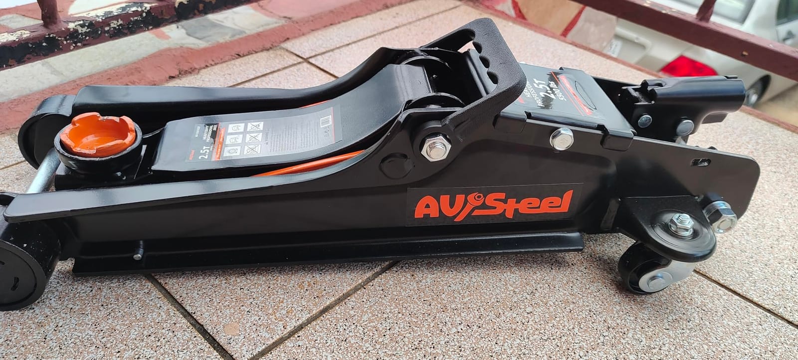 AV Steel Low Profile Floor Jack 2.5 Ton (5000 lbs), Lift Range 3.4