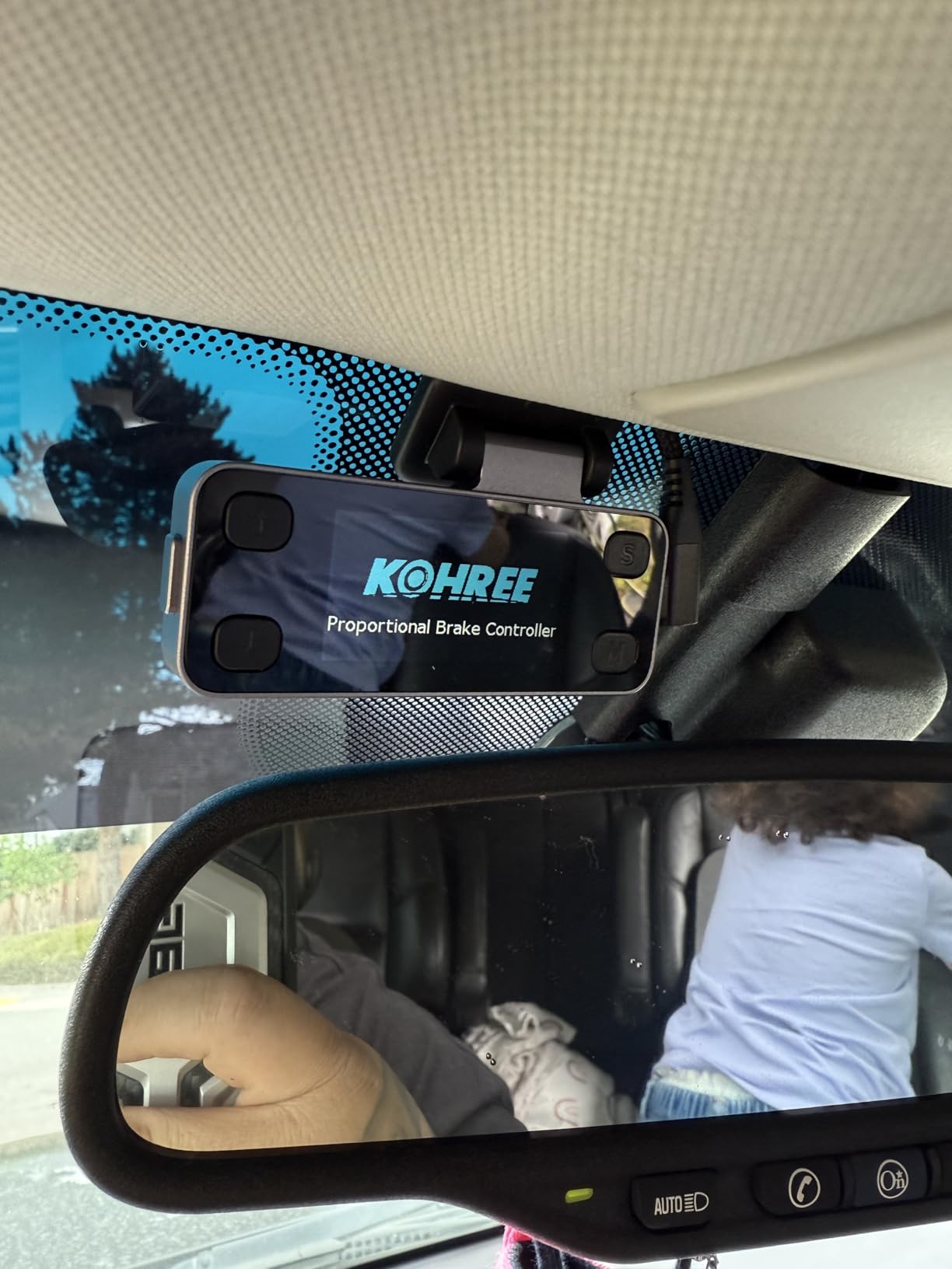 Kohree Upgraded Trailer Brake Controller Kit, Split Design, LCD Screen, Smart Chip, Proportional Braking, Electric Brake Controller for Trailers with 1-4 Axles customer photo 1