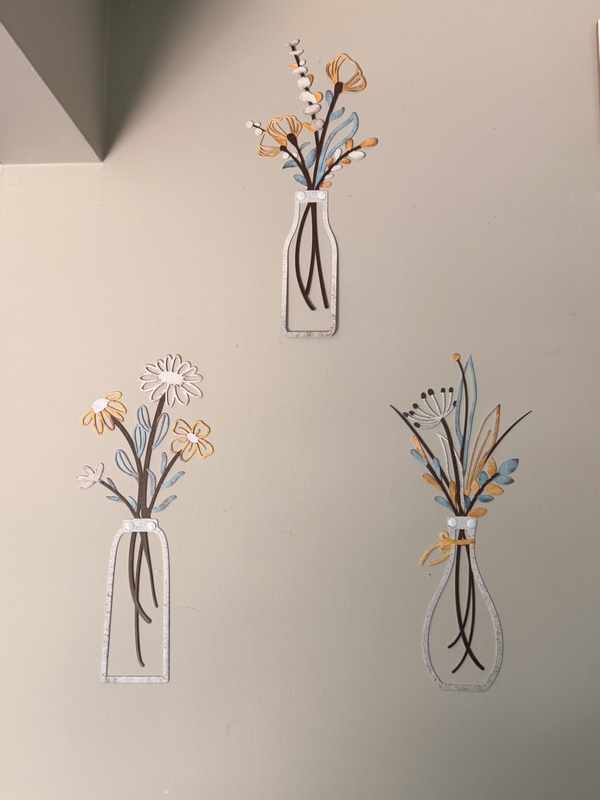 Pigort 3 Pieces Metal Flowers Wall Art- Rustic Farmhouse Decor Minimalist Decor for Living Room Bathroom Bedroom Dining Room, Housewarming Gifts Christmas Decoration(Beige, Vase-C) customer photo 2