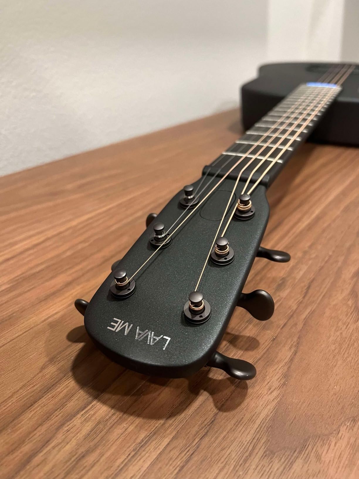 LAVA ME AIR Portable Carbon Fiber Electric-Acoustic Guitar. Travel Guitar for Beginners with Onboard Effects and Magnetic Pickup. Silver customer photo 2