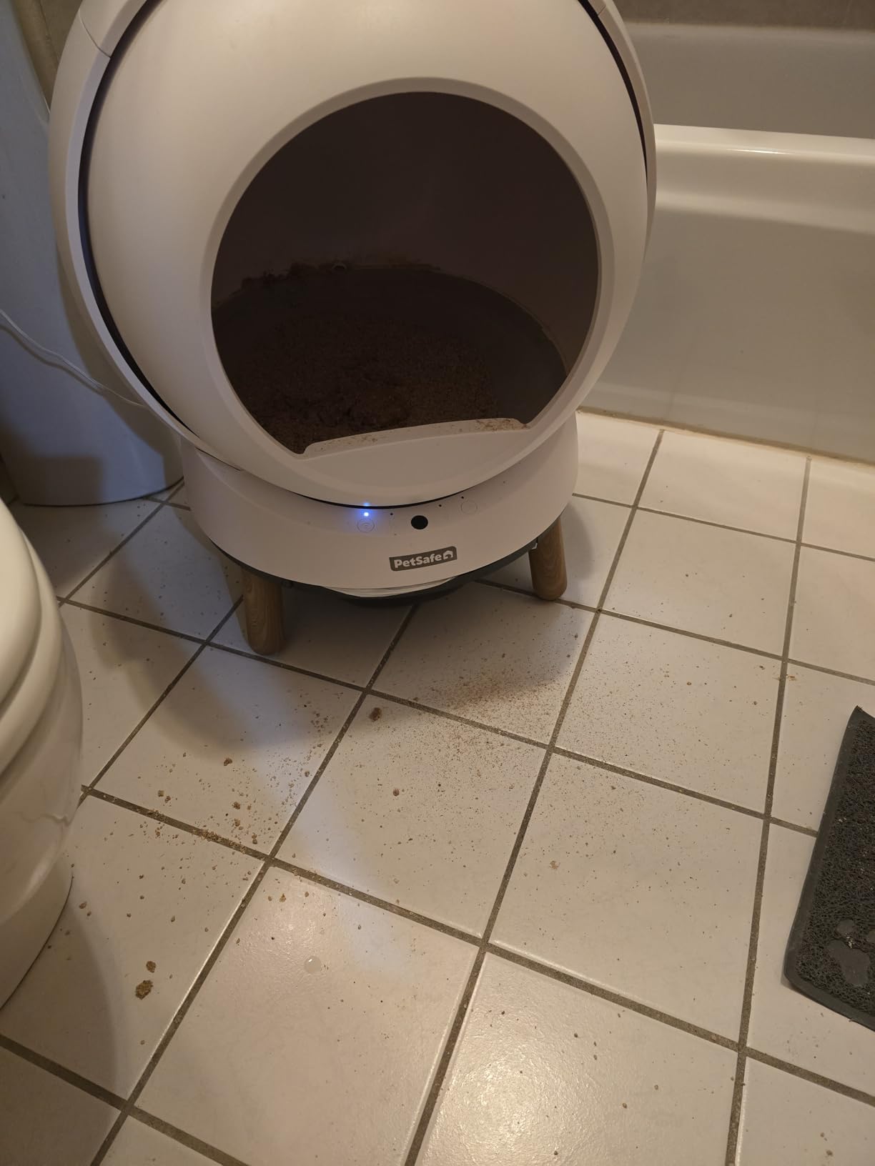 PetSafe ScoopFree SmartSpin Self-Cleaning Litter Box, White | Up to 2 Weeks of Hands-Free Cleaning, 4x Better Odor Control, App Monitors Weight & Litter Habits, For Cats up to 25 Lbs customer photo 2