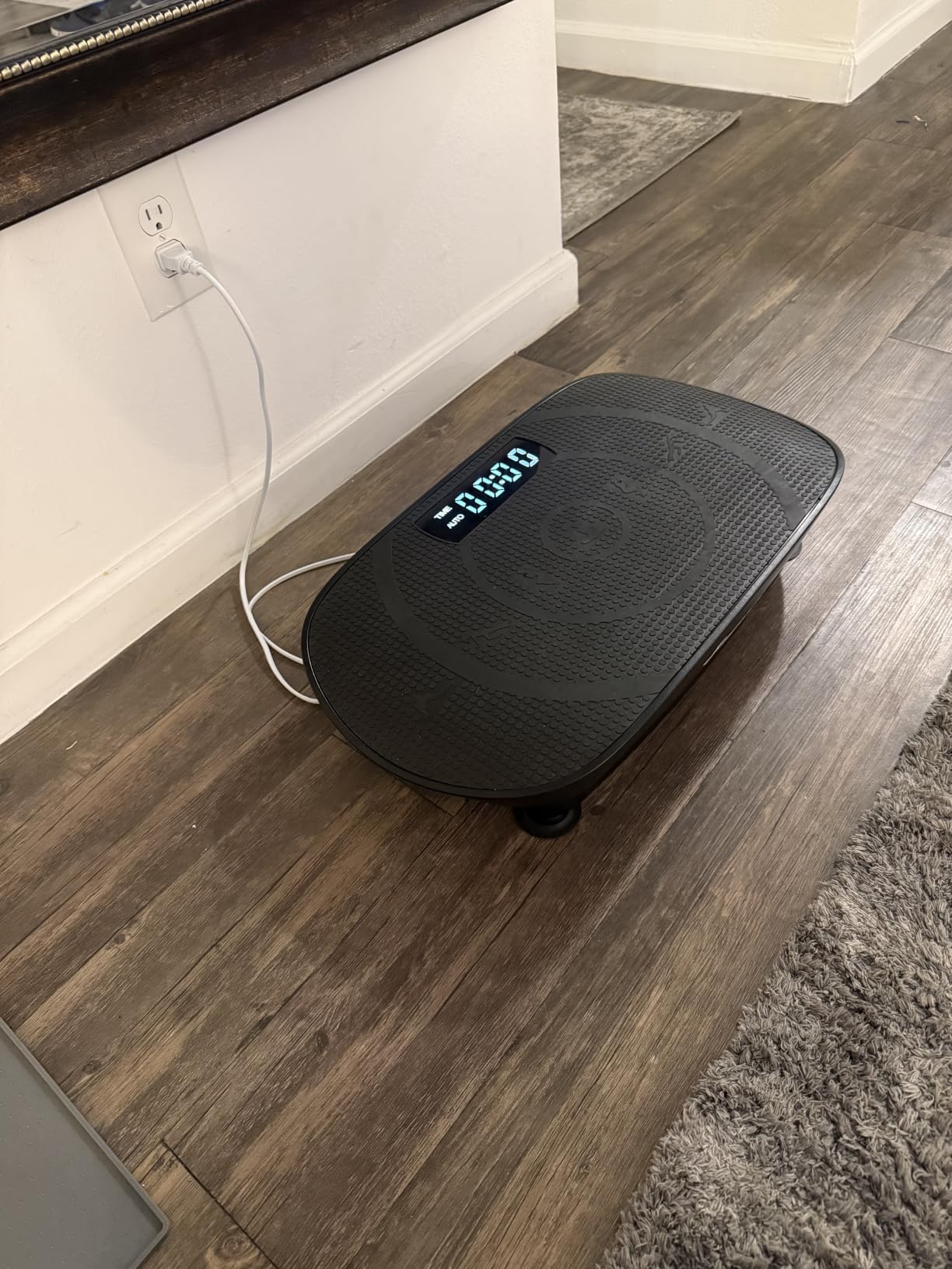MERACH CV30 Pro Curved Vibration Plate Exercise Machine, Powerful & Quiet | 400lbs Capacity, Whole Body Workout Equipment for Lymphatic Drainage, Shake Plate with Bluetooth & Auto ON/OFF for Home Gym customer photo 2