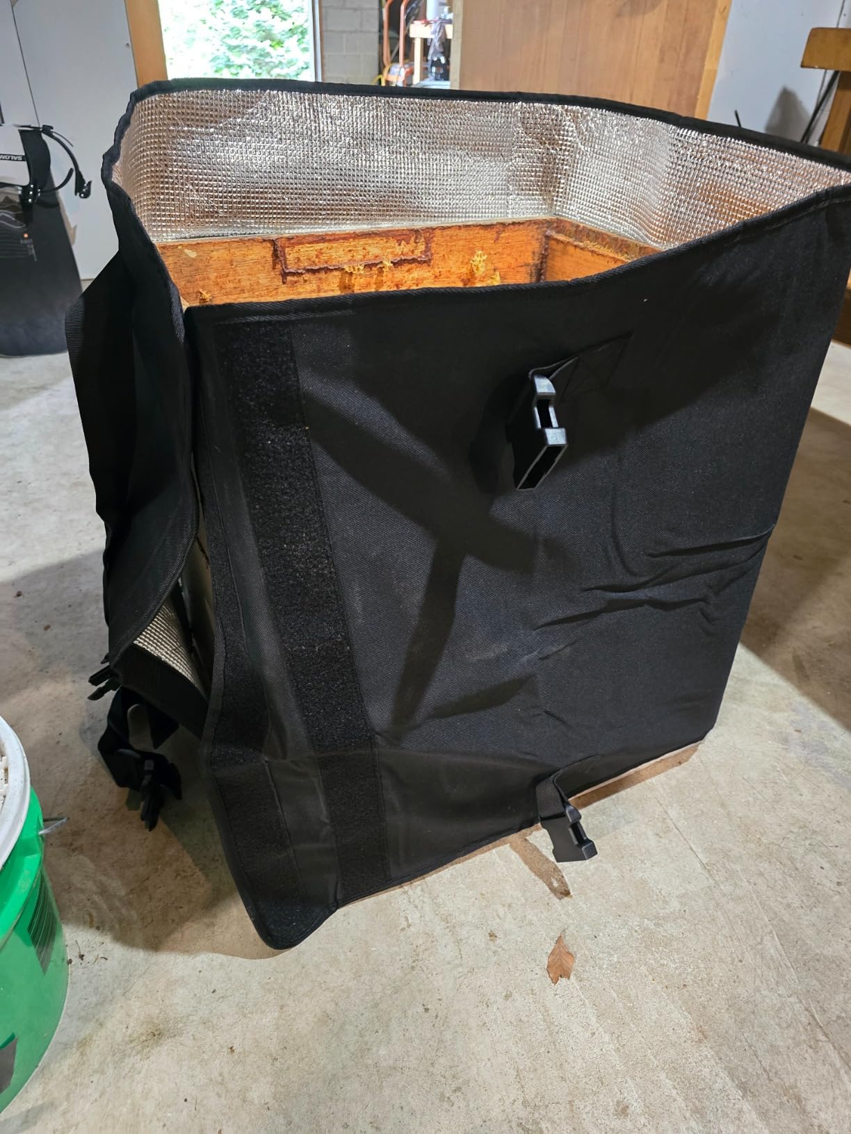 Winter Bee Hive Wrap for 8 and 10 Frame Hives, Adjustable Beehive Wrap Beekeeping Supplies, 600D Oxford Insulated Cover, Waterproof, Windproof, Lightweight, Eco-Friendly, Reusable customer photo 2