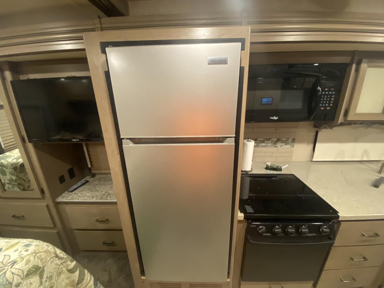 Frigidaire, 2 Door Apartment Size Refrigerator with Freezer, 7.5 cu ft, Adjustable Spill-Proof Shelves, Crisper Bins, Platinum Silver, Garage Ready customer photo 1