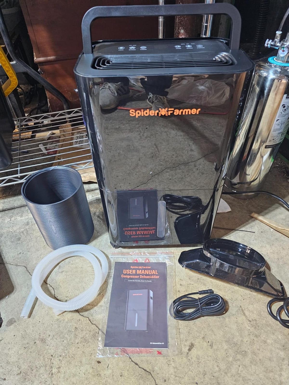 SPIDER FARMER 32 Pints Plant Dehumidifier for Grow Tent, Humidity Control | Compressor Entfeuchter with Drain Hose, Temperature & Humidity Sensor, 24H Timer Function, App Control customer photo 2