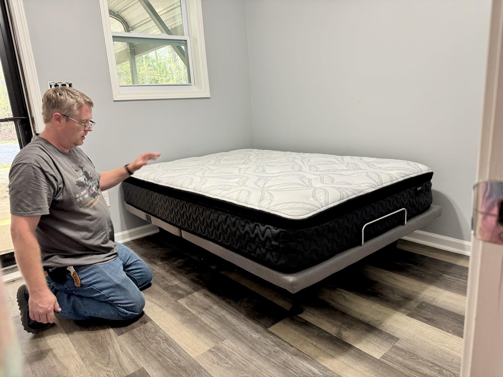 Adjustable Bed Frame Full Size with Wireless Remote, Head Foot Incline, USB, Underbed Light - Heavy Duty Platform, Zero Gravity Bedframe customer photo 2