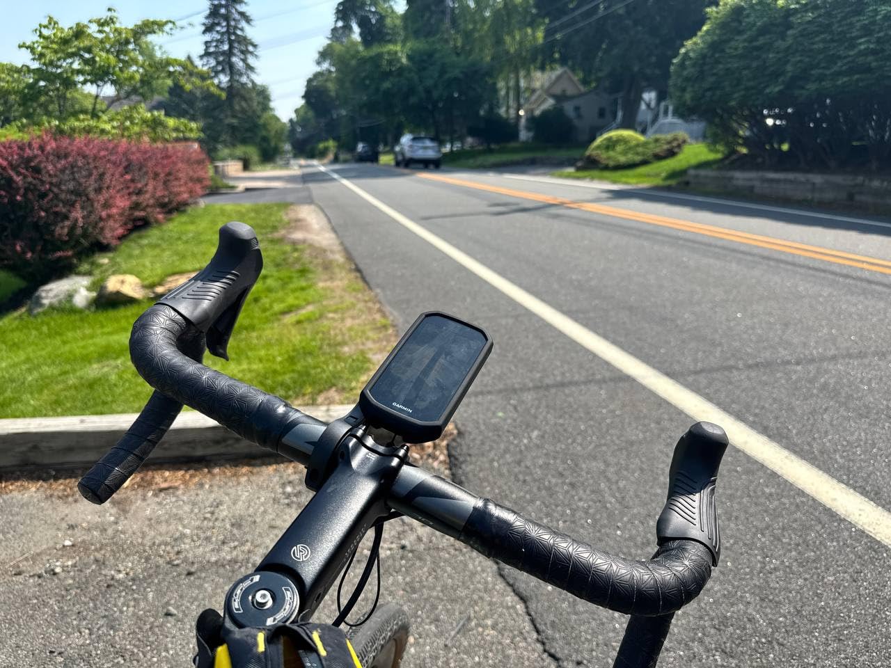 Garmin Edge 1050, Premium Cycling Computer | Large & Vivid Touchscreen, Advanced Cycling Metrics, Built-In Speaker, Garmin Coach, Groupride, Road Hazard Alerts customer photo 1