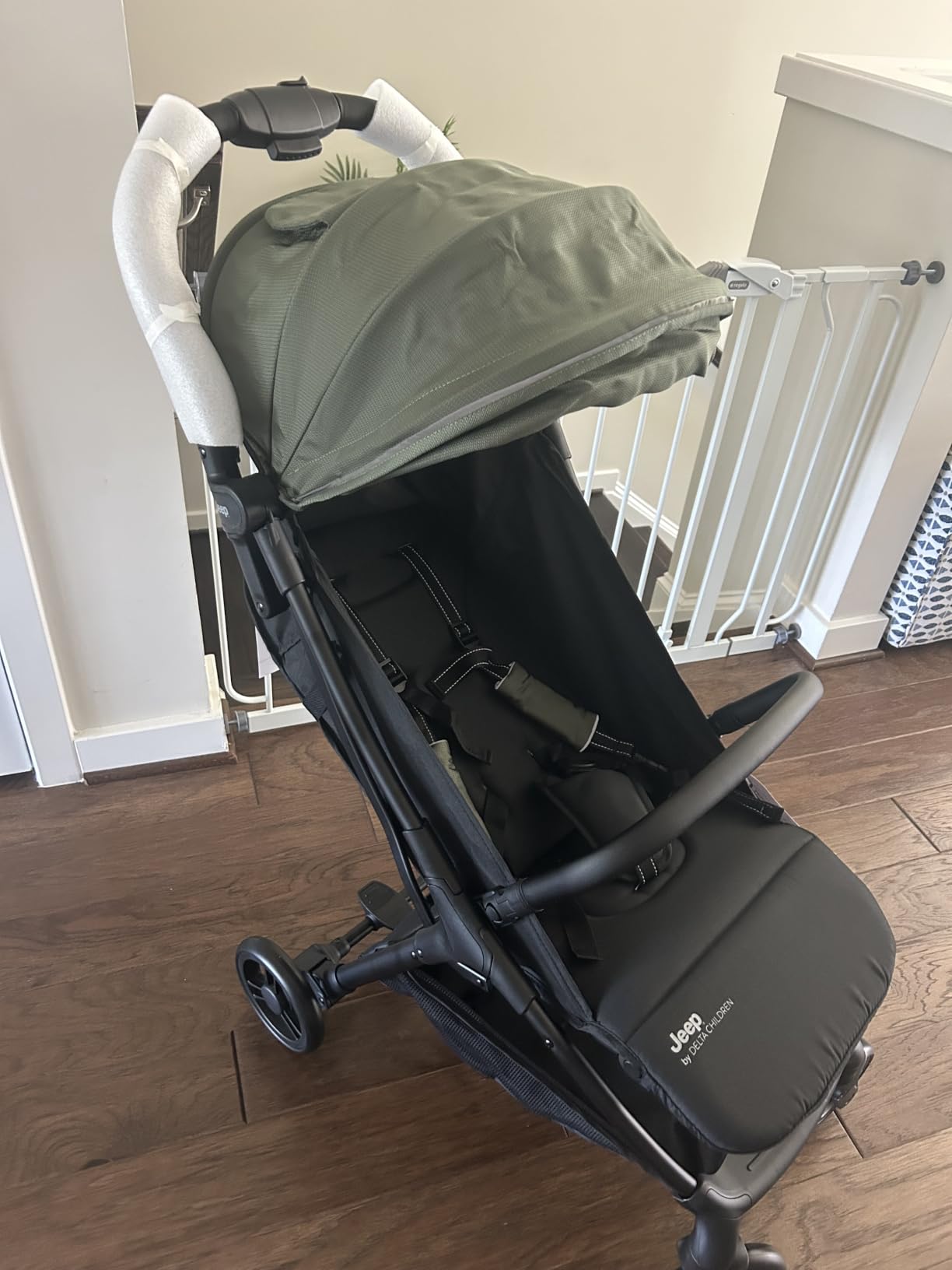 Jeep Altitude Compact Travel Stroller by Delta Children Greenguard Gold, Easy One Hand Fold, Lightweight, Extendable Canopy with Peek-a-Boo Window, Reclining Seat, 4 Wheel Suspension, Black customer photo 1