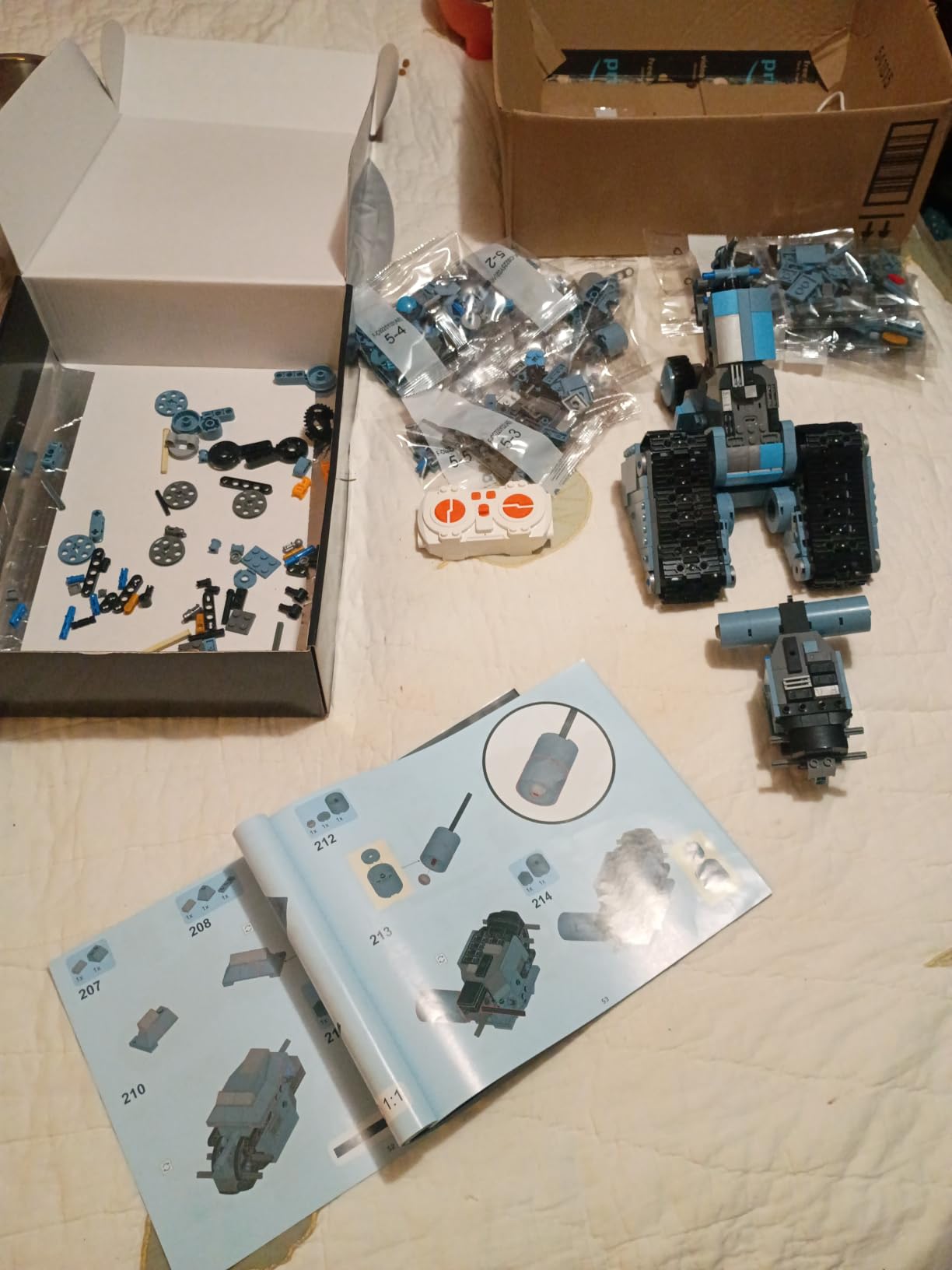 iATOM 1176 Pieces Johnny 5 Robot Building Set with Remote Control - Rechargeable, Gift for Adults Men, STEM Tech Movie Robotic Figure Model Kit customer photo 1