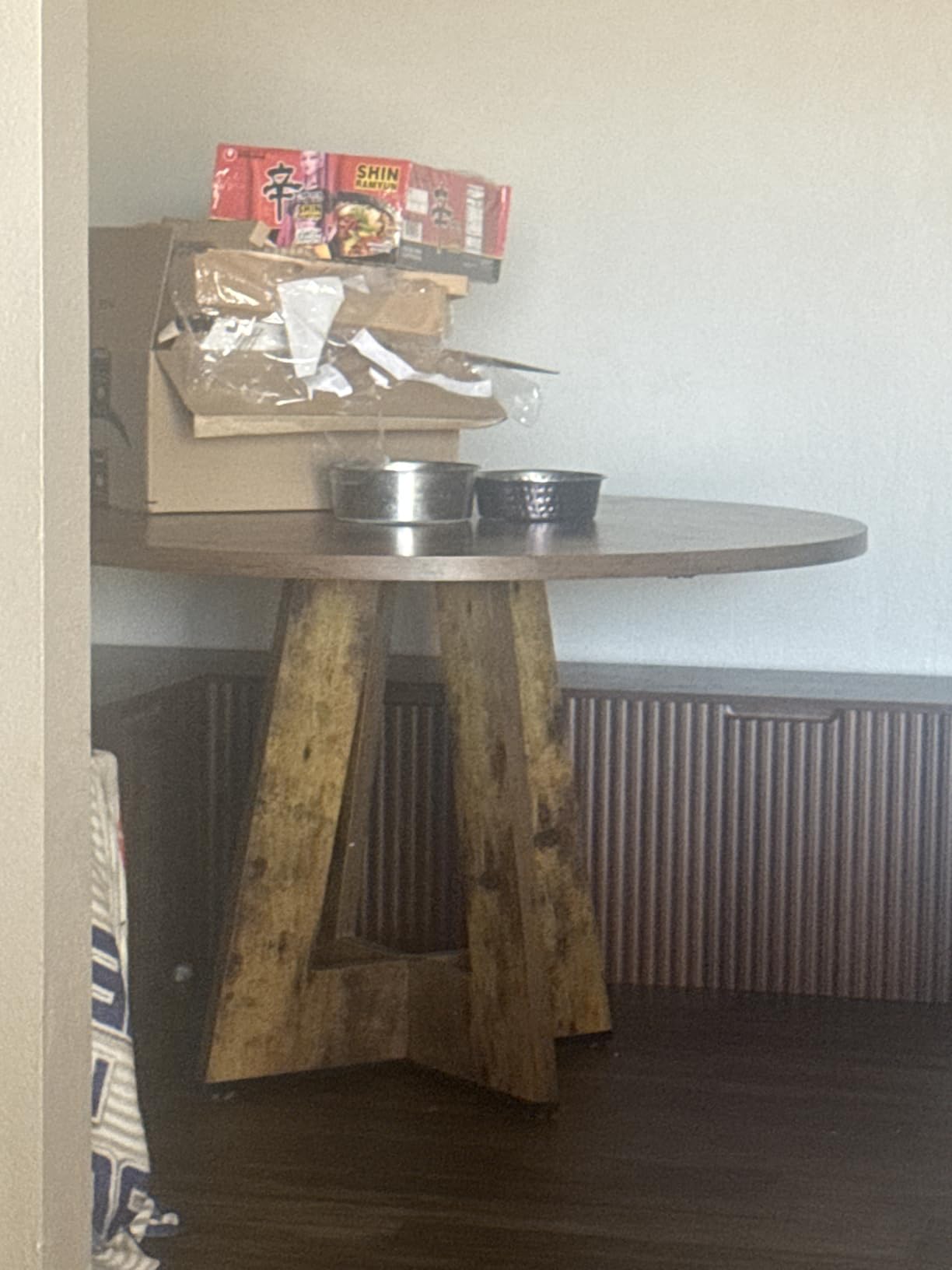 LITTLE TREE Round Dining Table for 4-6 People, 47 Inches Dining Room Table with Wooden Pedestal Base, Brown Dinner Tables, Circle Kitchen Tables for Dining Room, Kitchen, Living Room (Table Only) customer photo 2