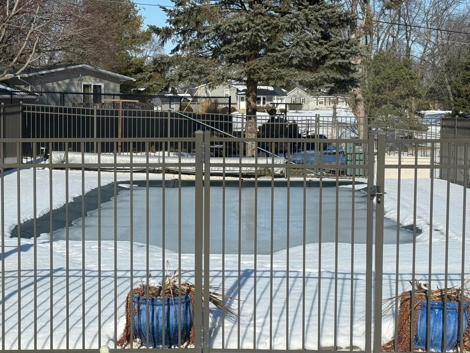 VEVOR Pool Safety Cover, Fits 16x32ft Rectangular Inground Winter Swimming Pools, with 4x8ft Center End Step, Triple Stitched, High Strength Mesh PP, Great Rain Permeability, Installation Hardware customer photo 2